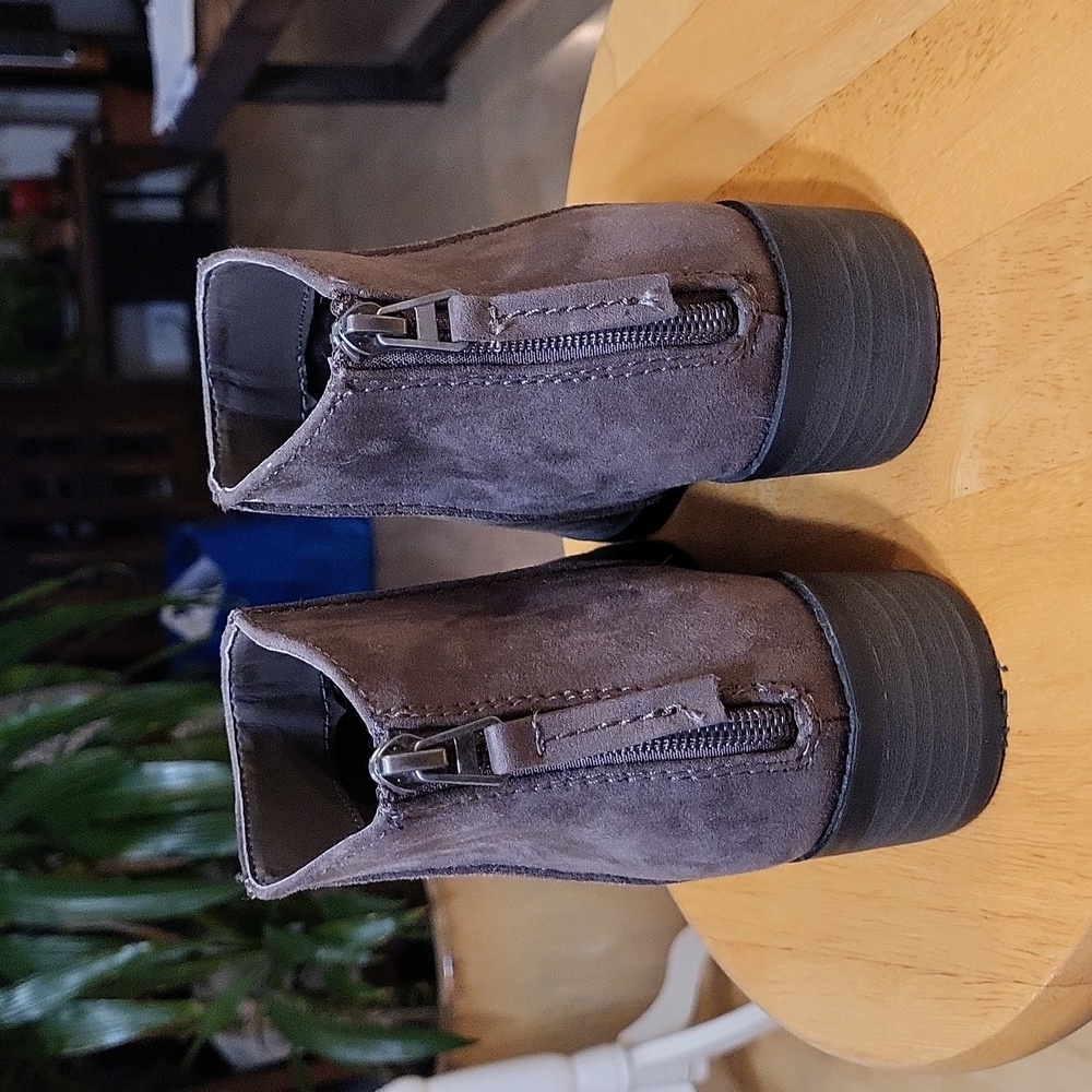 Universal Thread Brown Pointy Toe Ankle Booties Back Zipper - Picture 5 of 12